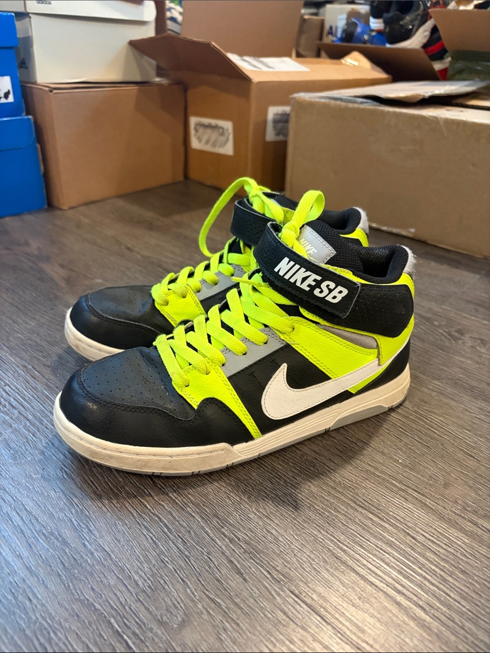 Nike SB Mogan Mid 2 boys size 5.5